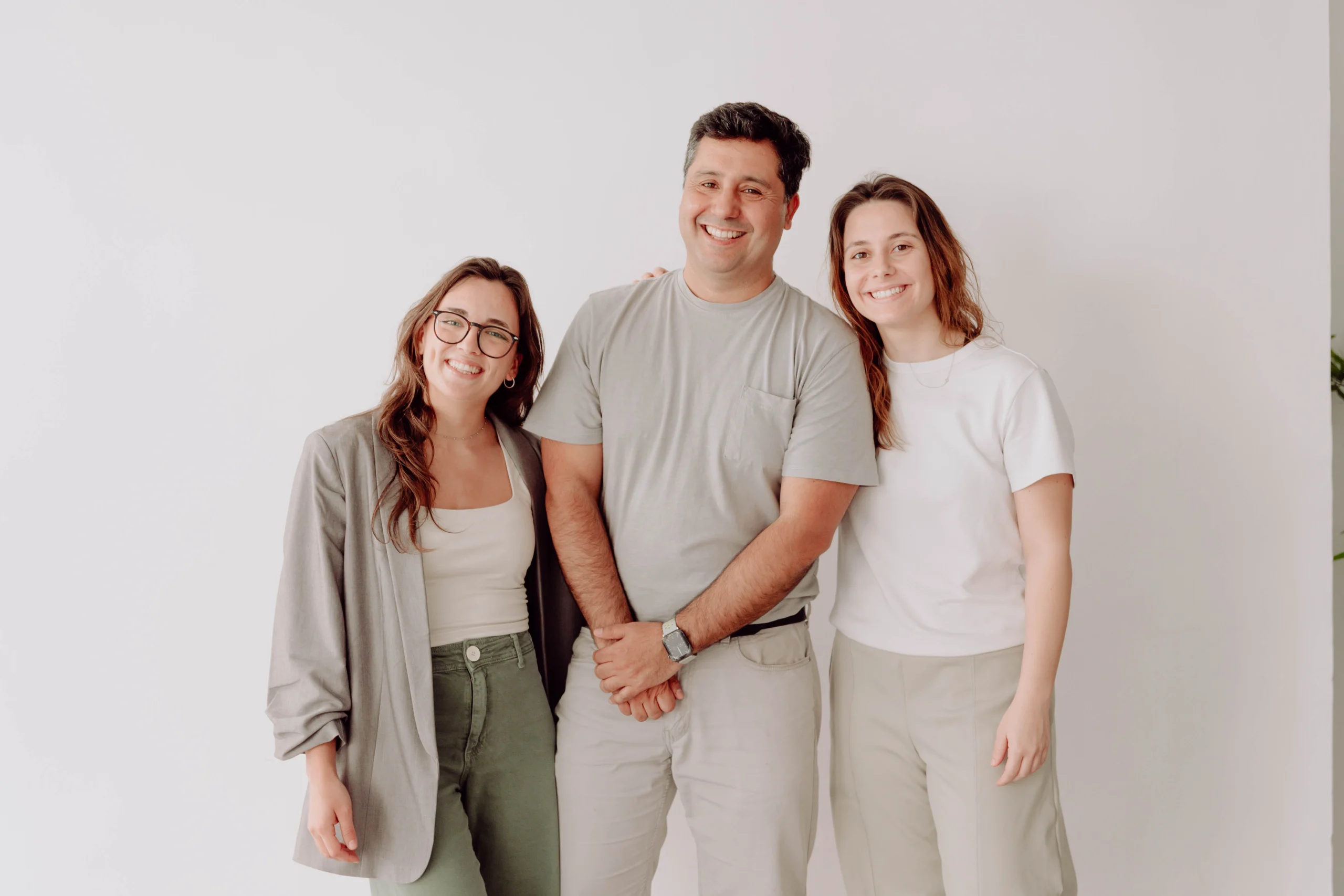 Fisioterapeuta realizando terapia manual en Clínica Axon Valencia