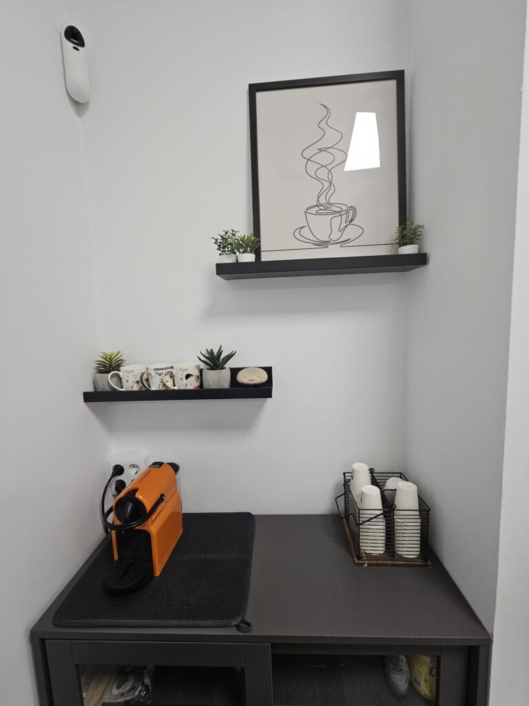 Zona del café de la Clínica Axon en Valencia